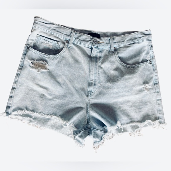 Uniqlo Distressed Light Wash Denim Short 100% Cotton Size 12 - Picture 1 of 7